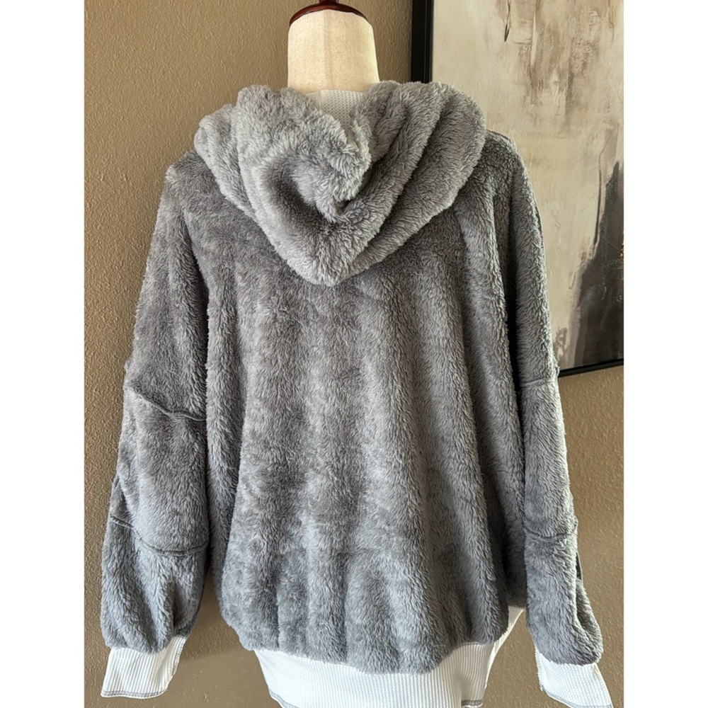 Plush and soft oversized teddy hooded sweater - Picture 6 of 6